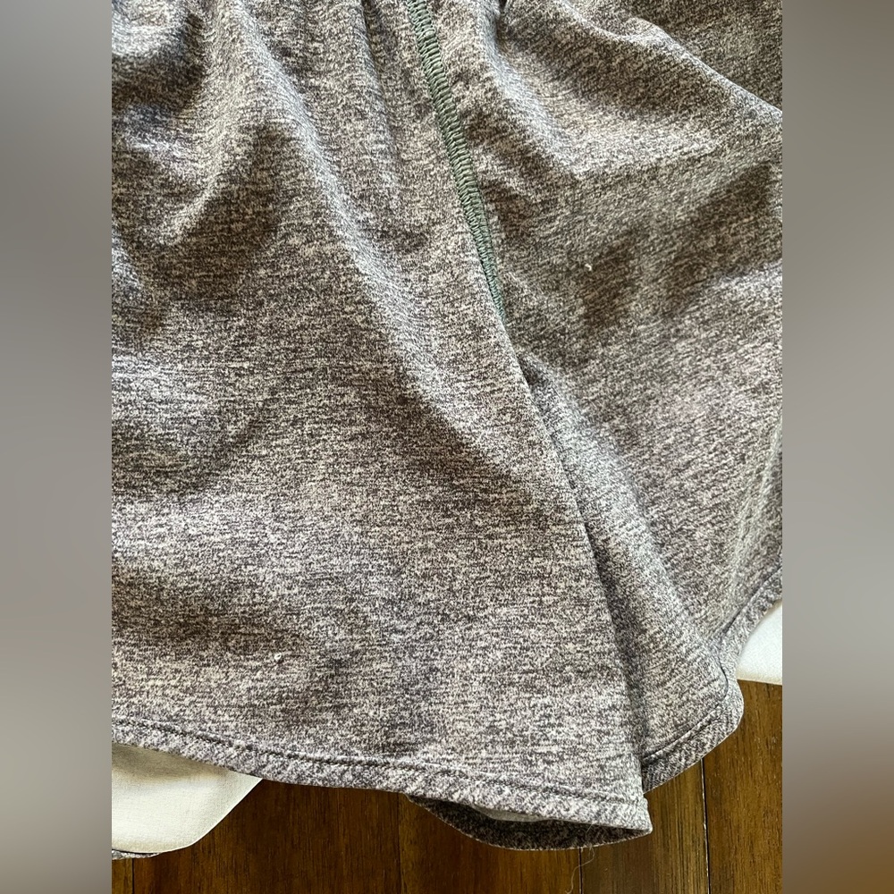 Lululemon shorts gray size 8 - Picture 9 of 9